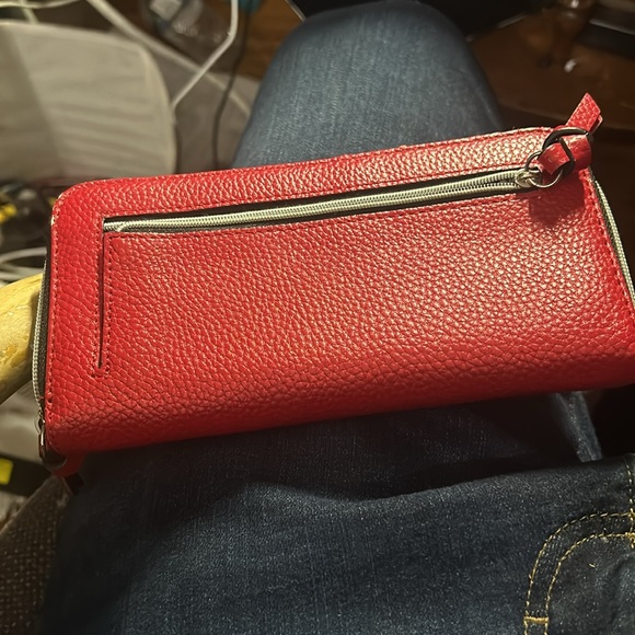 Good condition coin purse used for 2 weeks - Picture 2 of 4